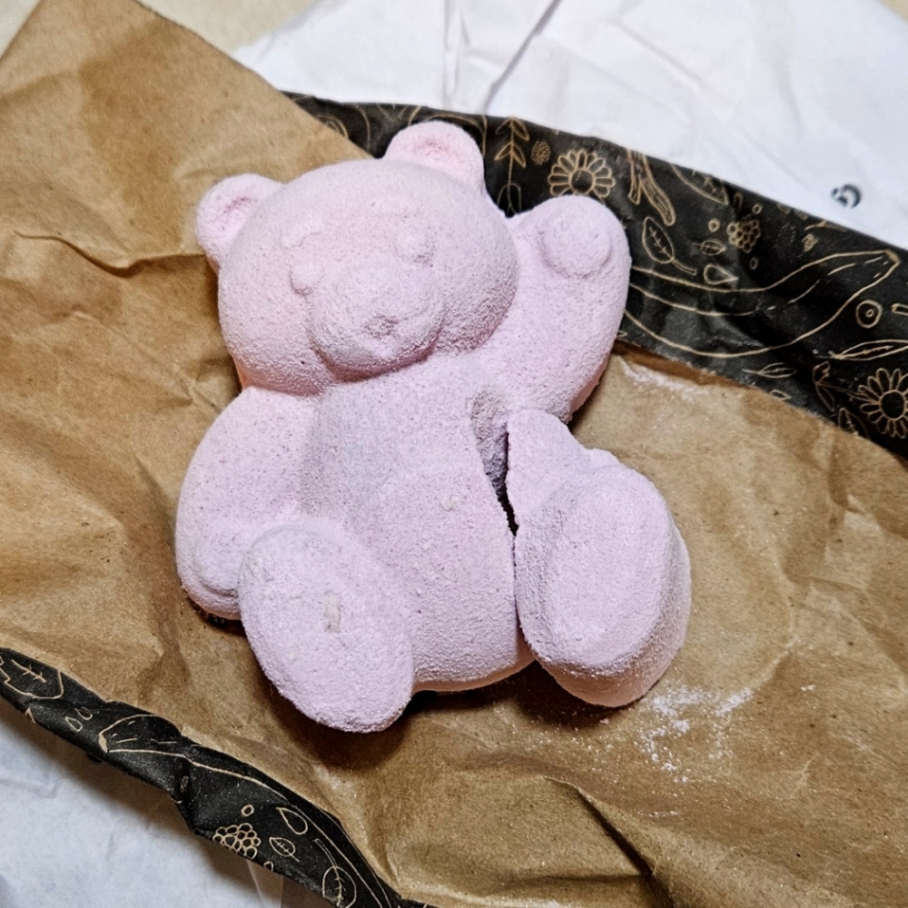 Lush Cosmetics Butterbear Bath Bomb - broken